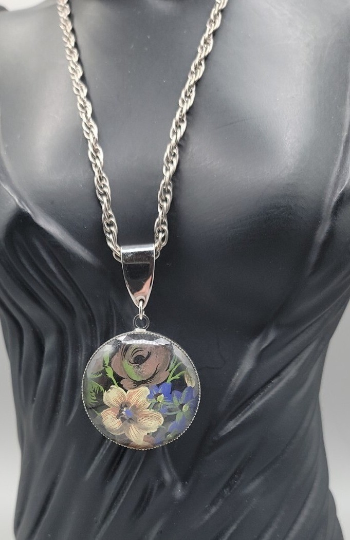 Vintage 1950s Handpainted Floral Pendant Necklace 24″ Silver Tone Chain