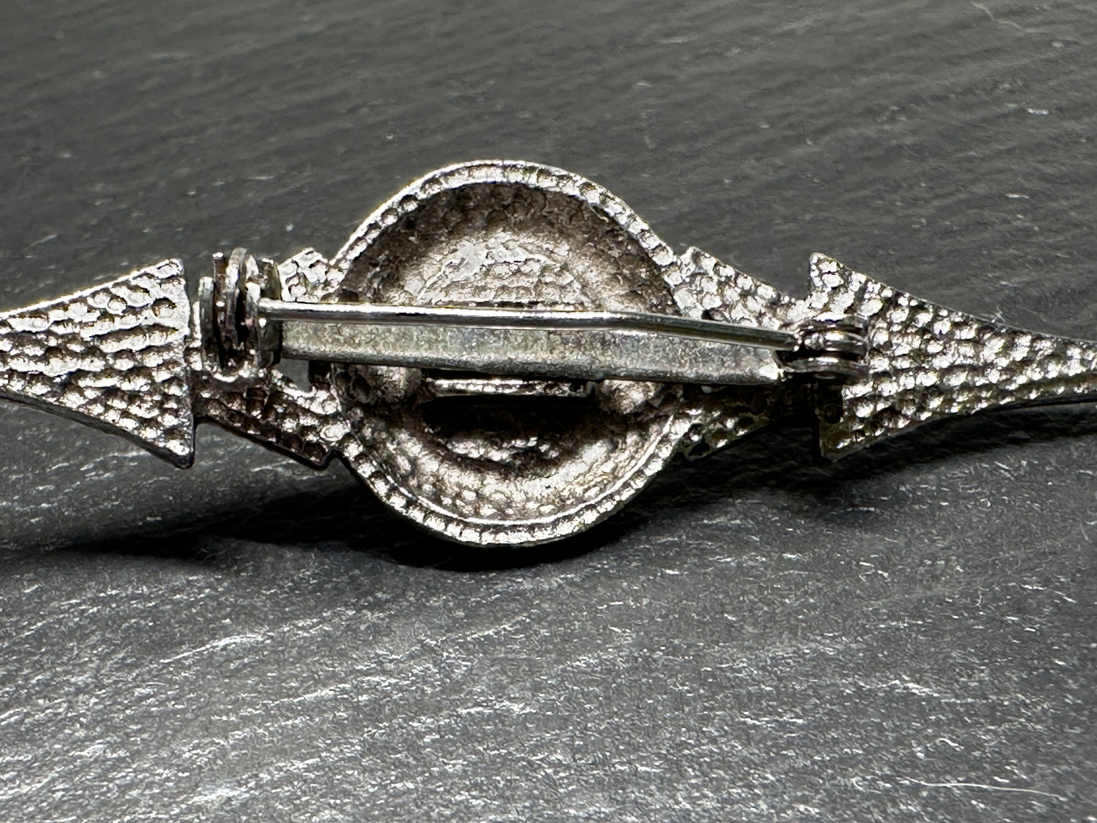 SILVER TONE BAR PIN BROOCH WITH RHINESTONES, SHINY BLACK INSERT E855