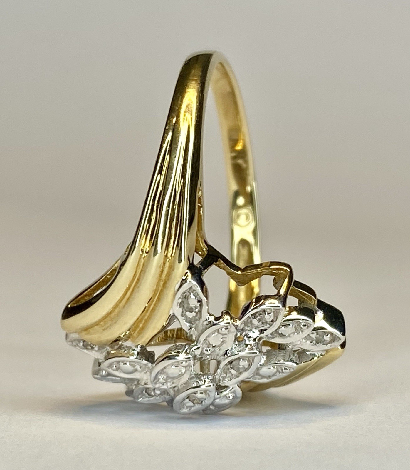 Vintage 80’s 90’s 10K Yellow Gold Diamond Cluster Leaf Bypass Ring Size 6.9