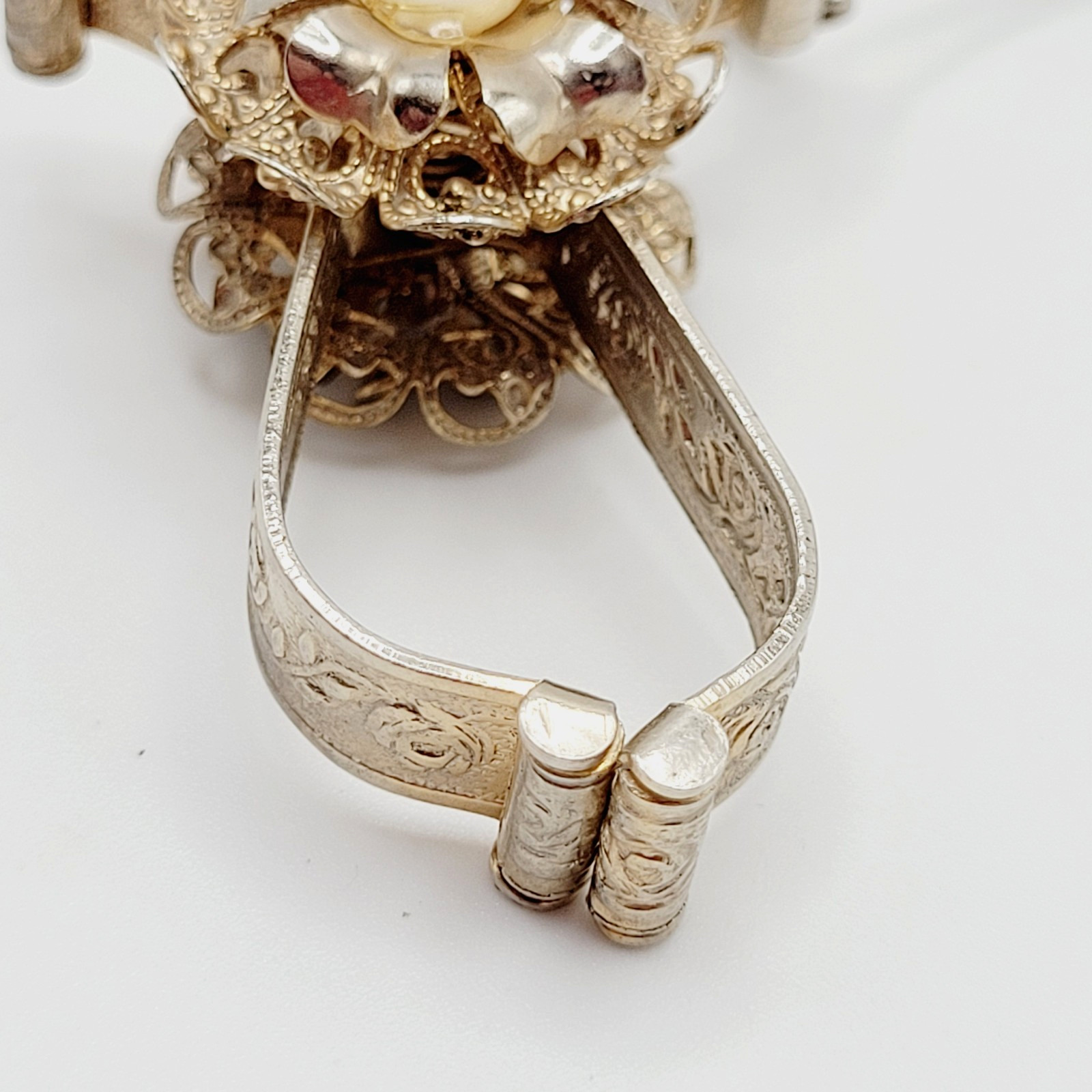 Vintage 1950s Gold Tone MOP Flower Embossed Floral Glove Clip Purse Ring Holder