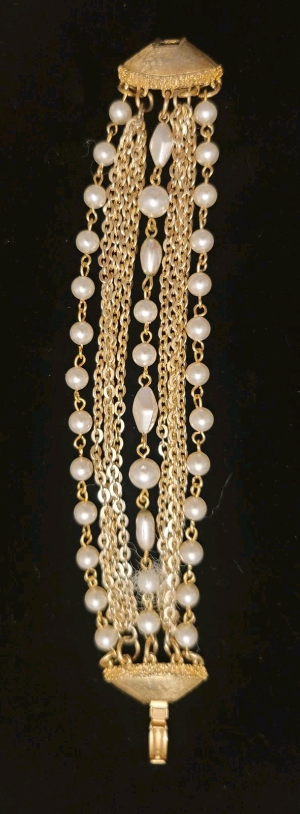 Vintage 7″ Beaded Pearl Bracelet Signed By Art. Not Sure If Pearls Are Real!!