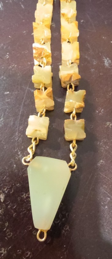 Vintage Banded Onyx Carved Stone 42″ Necklace Arrow Head Pendant