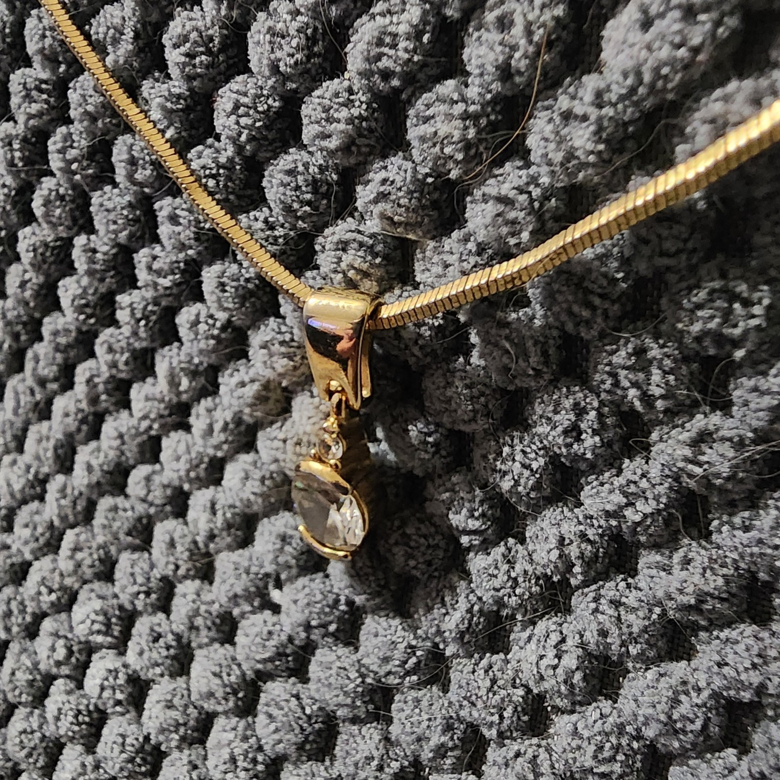 Vintage Gold Tone Necklace Large & Small Rhinestone Faux Diamond Pendant 18.5″