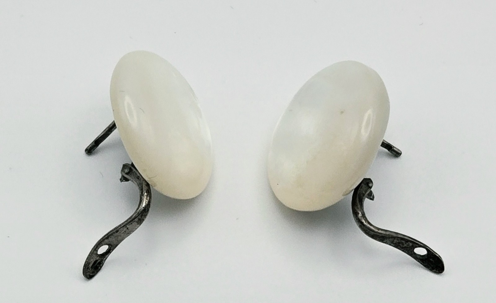 Vintage 1940s Mother of Pearl Iridescent Domed Button Screw-Back Earrings