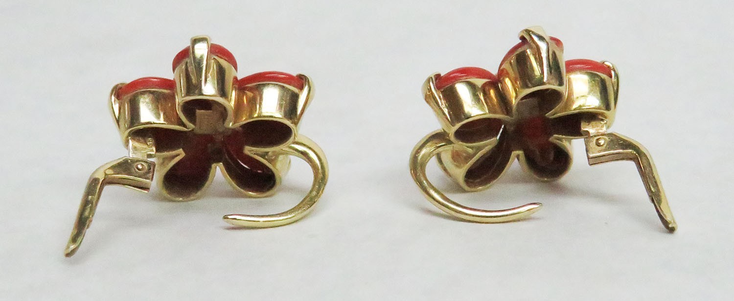 BEAUTIFUL VINTAGE 14K GOLD & RED CORAL FLOWER SHAPE EARRINGS