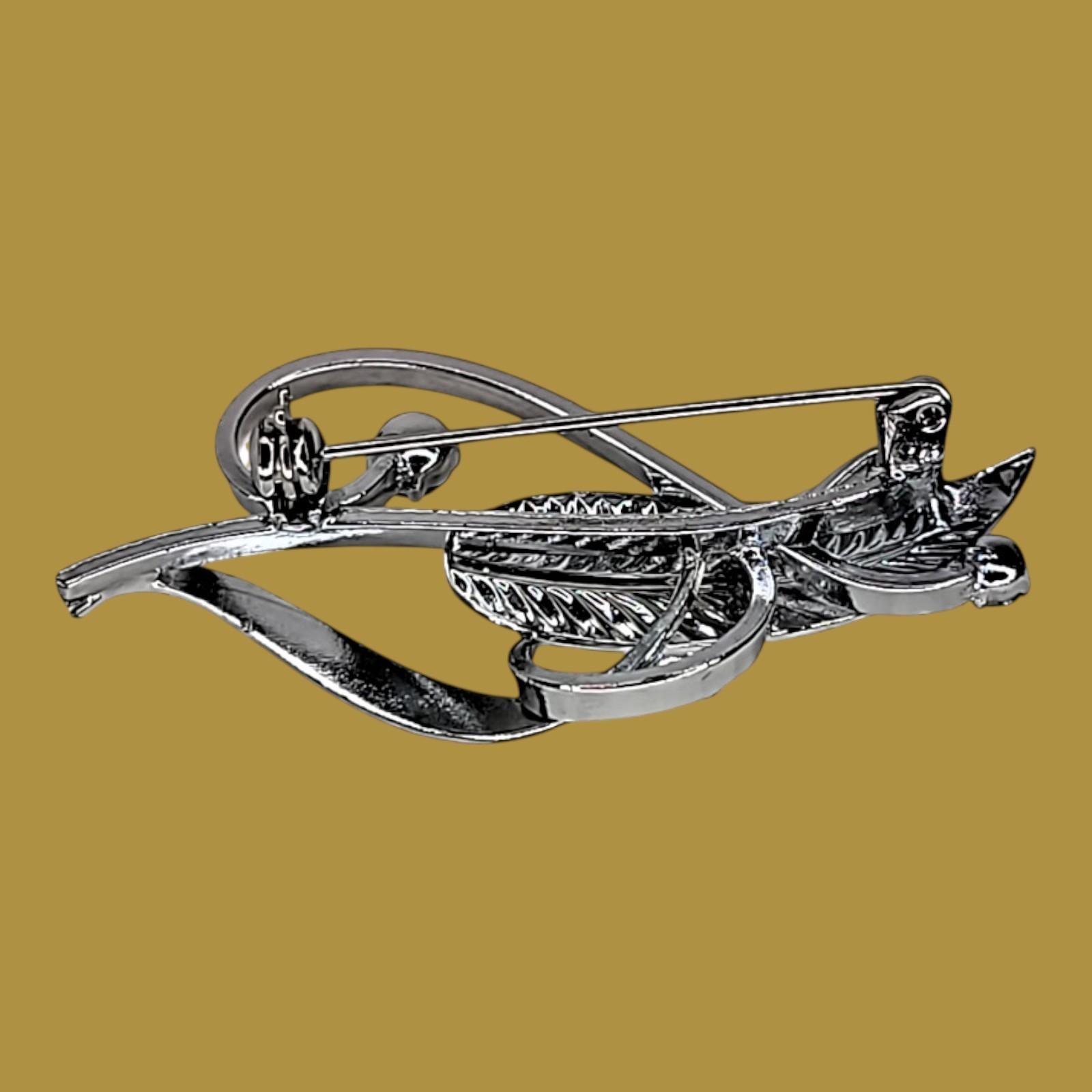 Brooch Pin Silver Tone Leaf Vintage Rhinestone Feather Swirl Textured Metal 3″