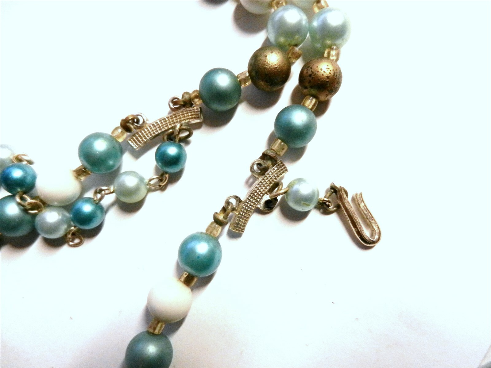 Vtg Double Strand Necklace w/Earrings Teal/White/Gold Japan 1960’s Clip-on S04B