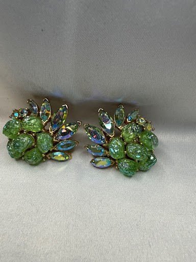 Authentic Signed Trifari Vintage Demi-Parure.Crackle Glass Brooch/earrings