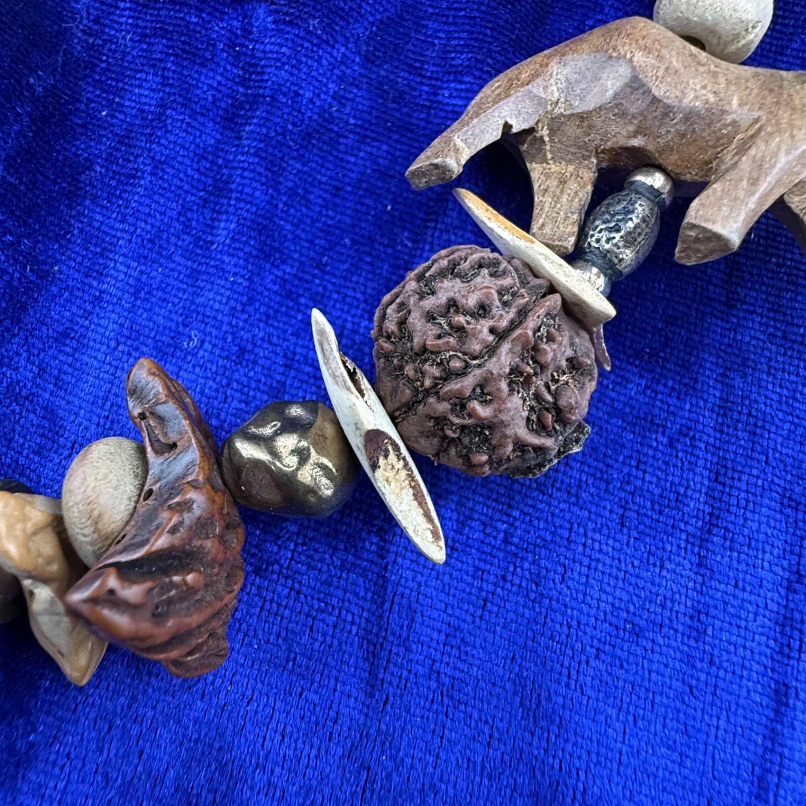 Vintage Wood Carved Necklace Safari Jungle Giraffe Elephant Lion 36”