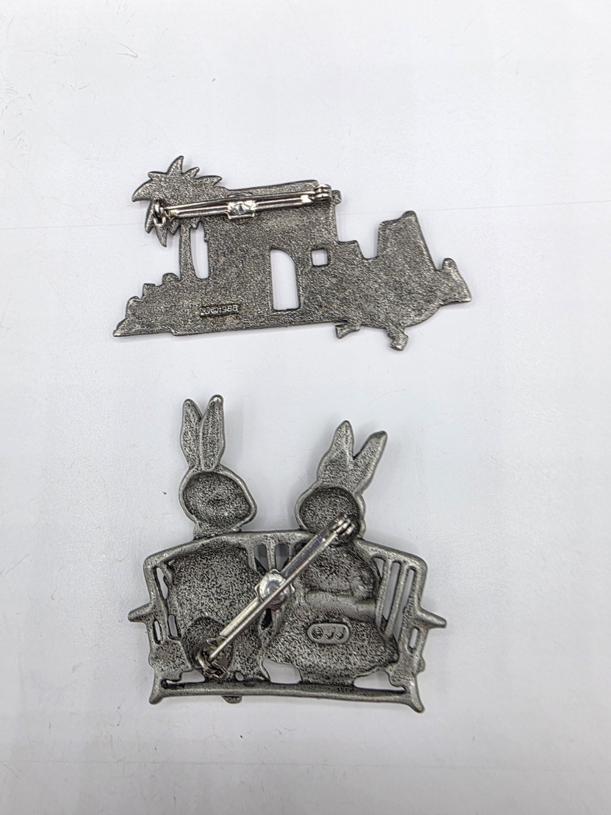 Set of 4 JJ Jonette Brooches Cat Catching Fish, Cow, Bunnies, Casa House – READ