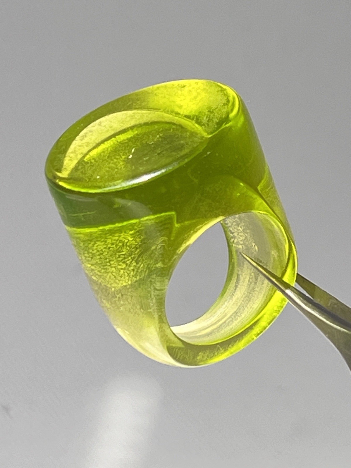 Vintage Size 7 Lucite Ring Chunky Statement Crystal Green HIGH Flat Top Unisex