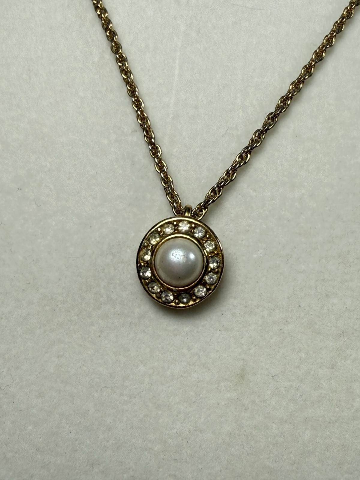 VTG Christian Dior Gold Tone Faux Pearl Rhinestones Halo Pendant 15-17” Necklace