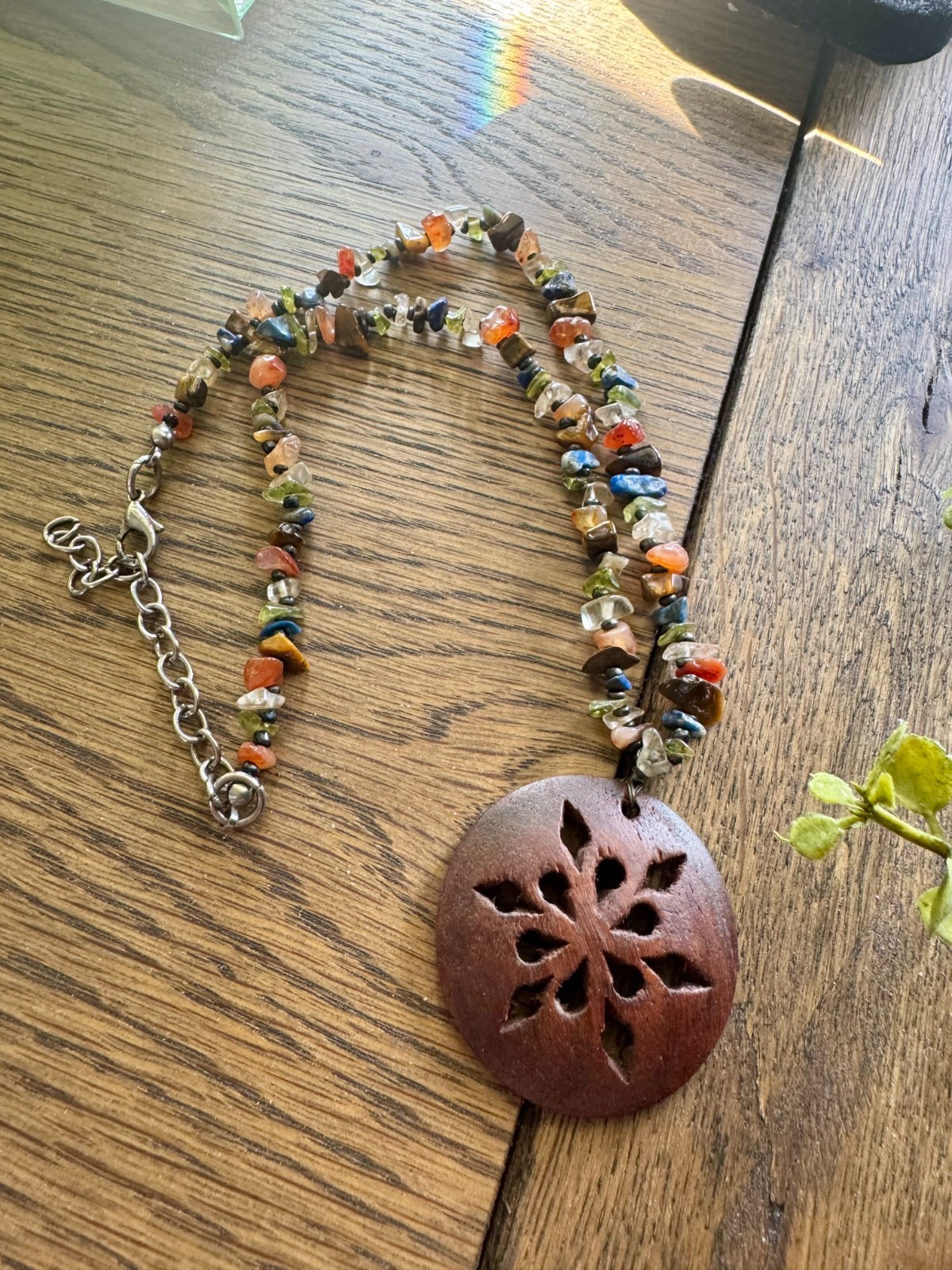 Vtg Multi Stone /Glass Beads & Wood Carved Round Pendant Boho Clasp Necklace