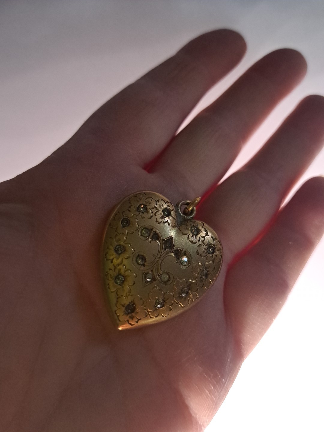 Antique Victorian S&B Co. Etched Gold Filled Starburst Fleur De Lis Heart Locket