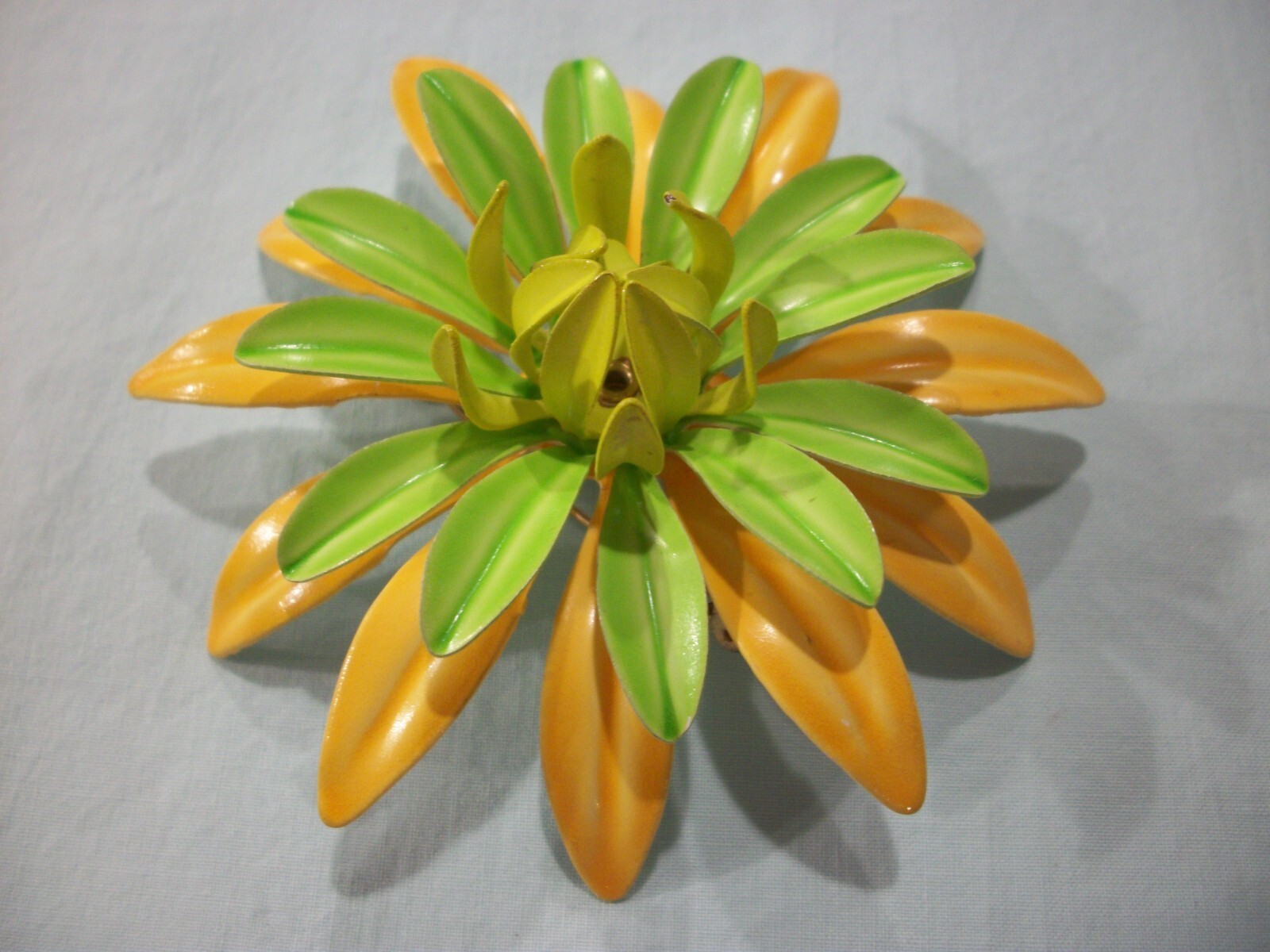 ViNTaGE MeTaL ENaMeL **LEMON YELLOW/LiME GREEN TROPiCAL BEAUTY**FLoWeR BuRST PiN