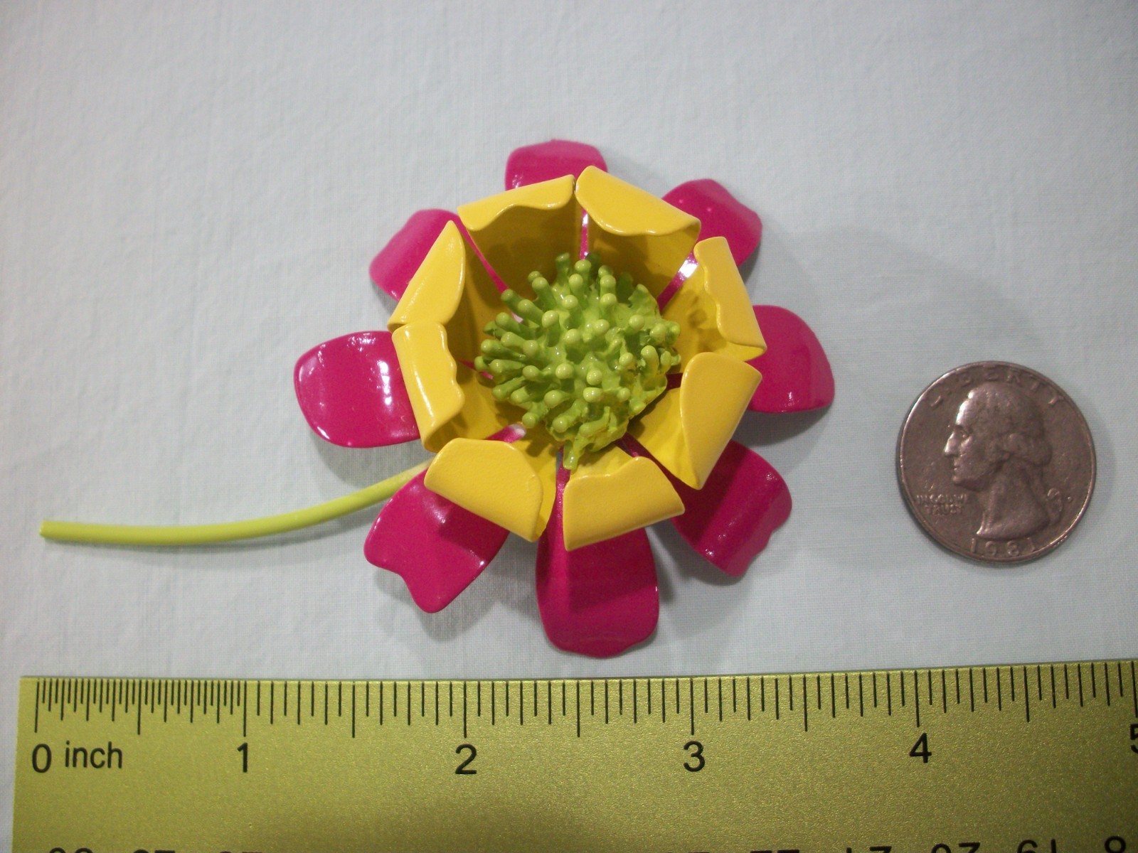 ViNTaGE MeTaL ENaMeL**FUCHSIA/YELLOW/LIME GREEN**FLoWeR PiN/BRooCH (RARE BEAUTY)