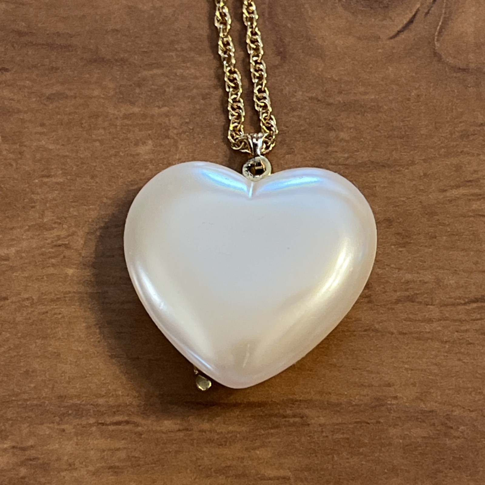 VTG Avon Lustrous Heart Pearlized Lucite Puff Floral Pendant 90s Cottagecore