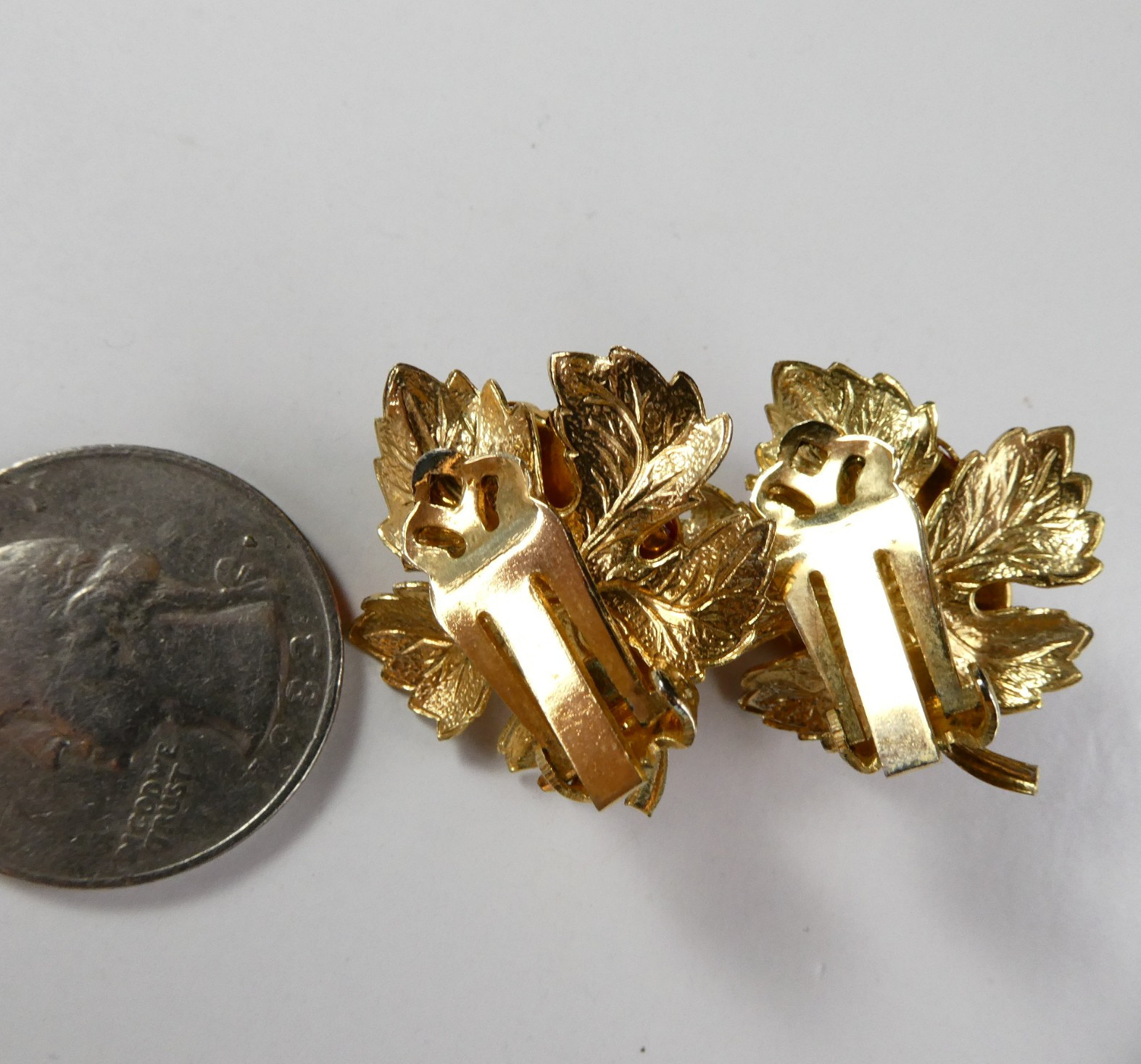 Vintage Iridescent Red Glass Cabochon Clip On Earrings Golden Leaves NICE