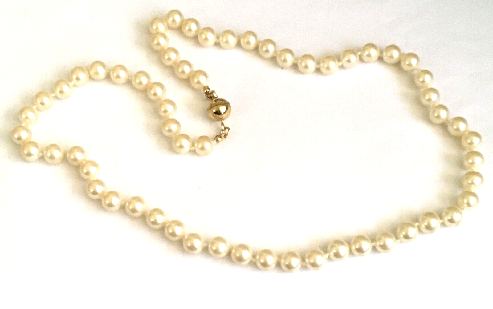 SC Faux Pearl Necklace Hand Knotted Gold Metal Screw Clasp 22 Inches