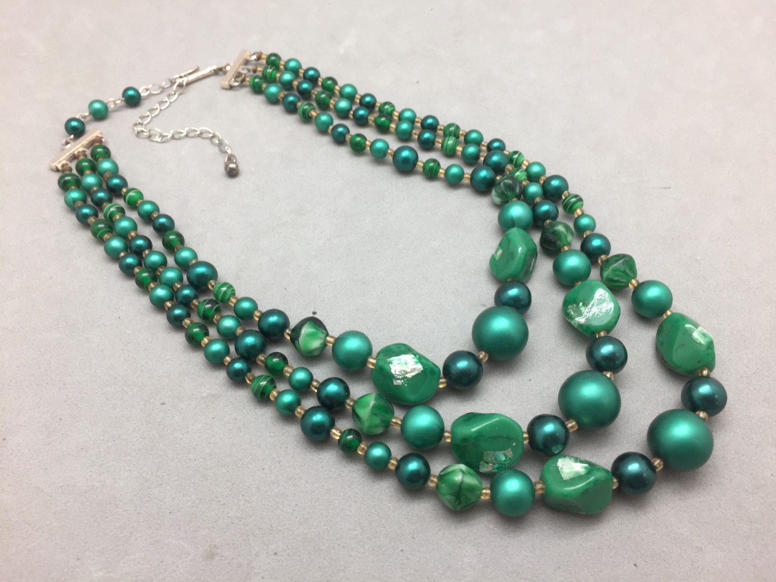 Vintage Multi-Strand Green Glass Bead Layered Necklace Japan 16″-18″ Foil Beads