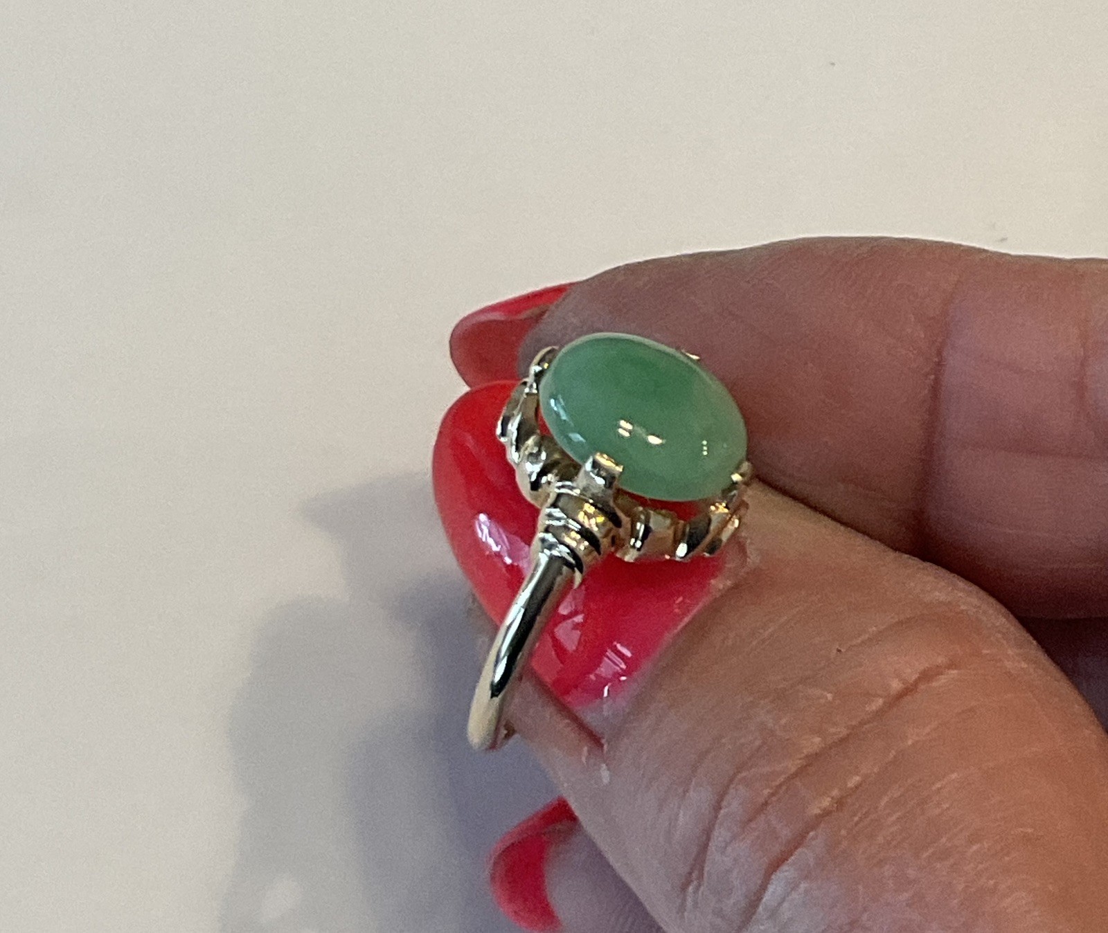 Vintage 14K Yellow Gold 9.5mm Light Green Jade Jadeite Ring 2.63 gr Size 5 1/2