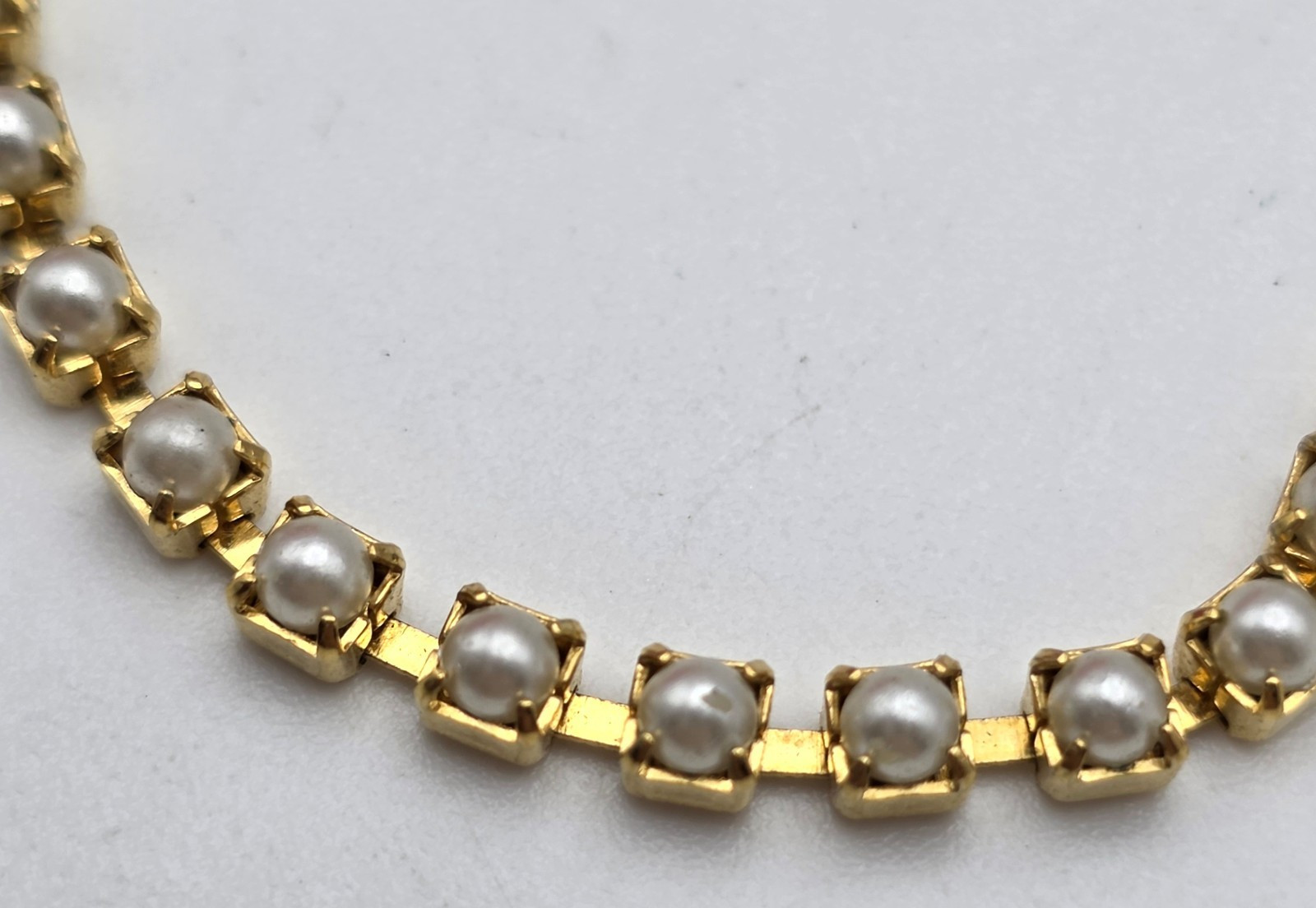 Gold Tone Faux Pearl Tennis Bracelet 7 In Fold Over Clasp Classic Elegant Vtg.