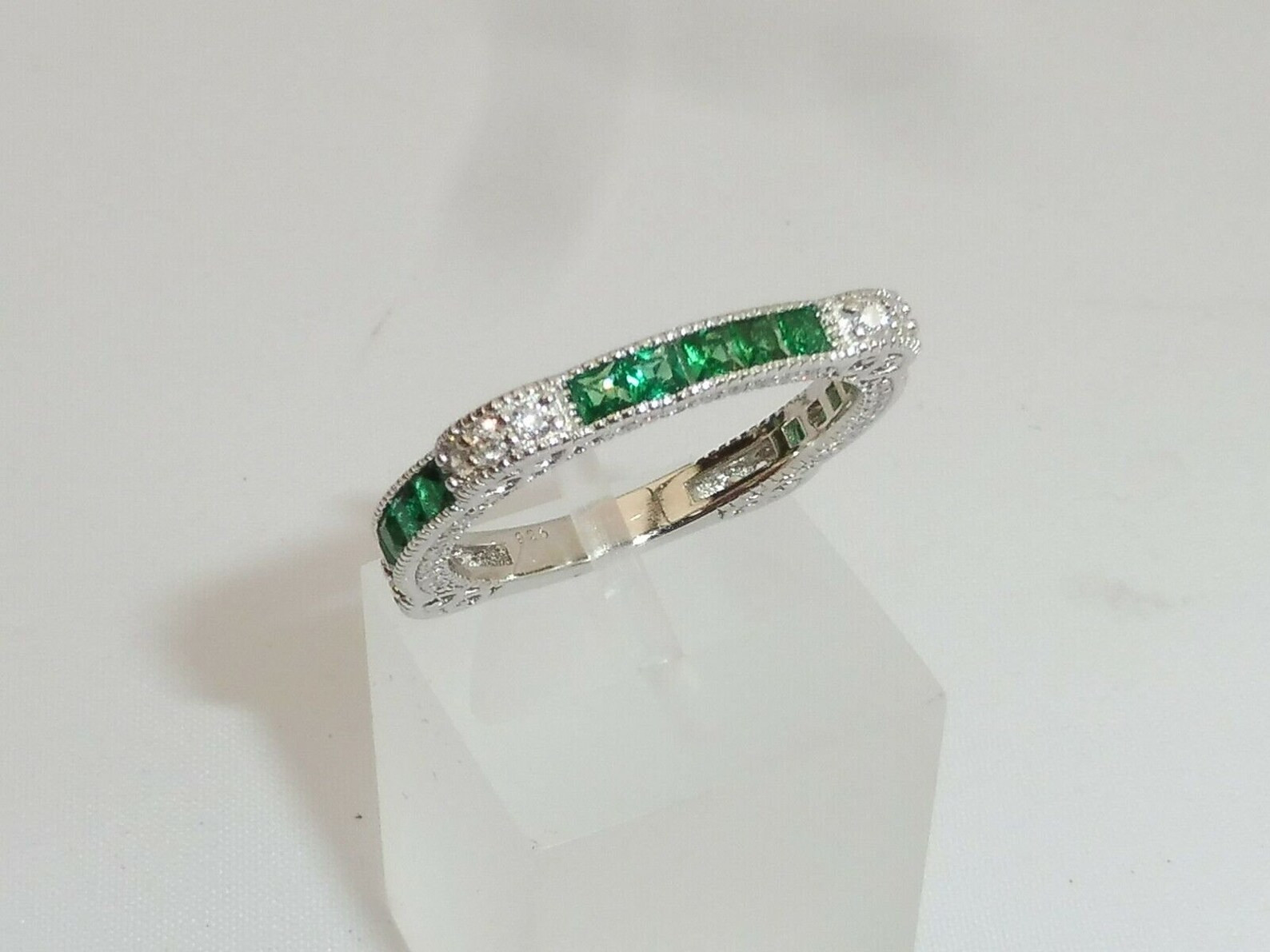 1/2 CTW Green Baguette CZ Art Deco Antique Style Wedding Band Ring In 925 Silver