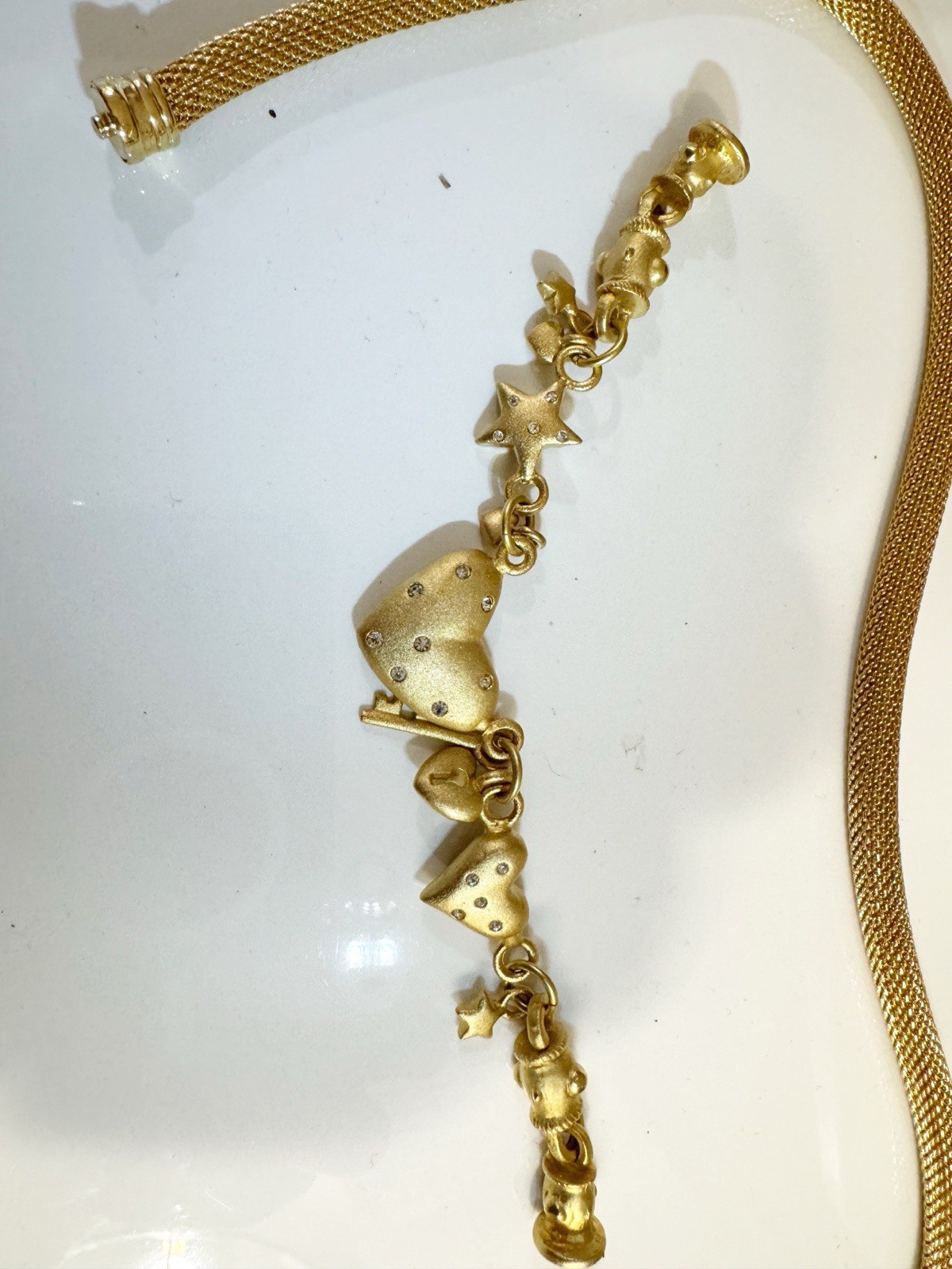 VTG 2PC Gold Tone Mesh Choker Pendant Charm Necklace Puff Heart Snap Closure