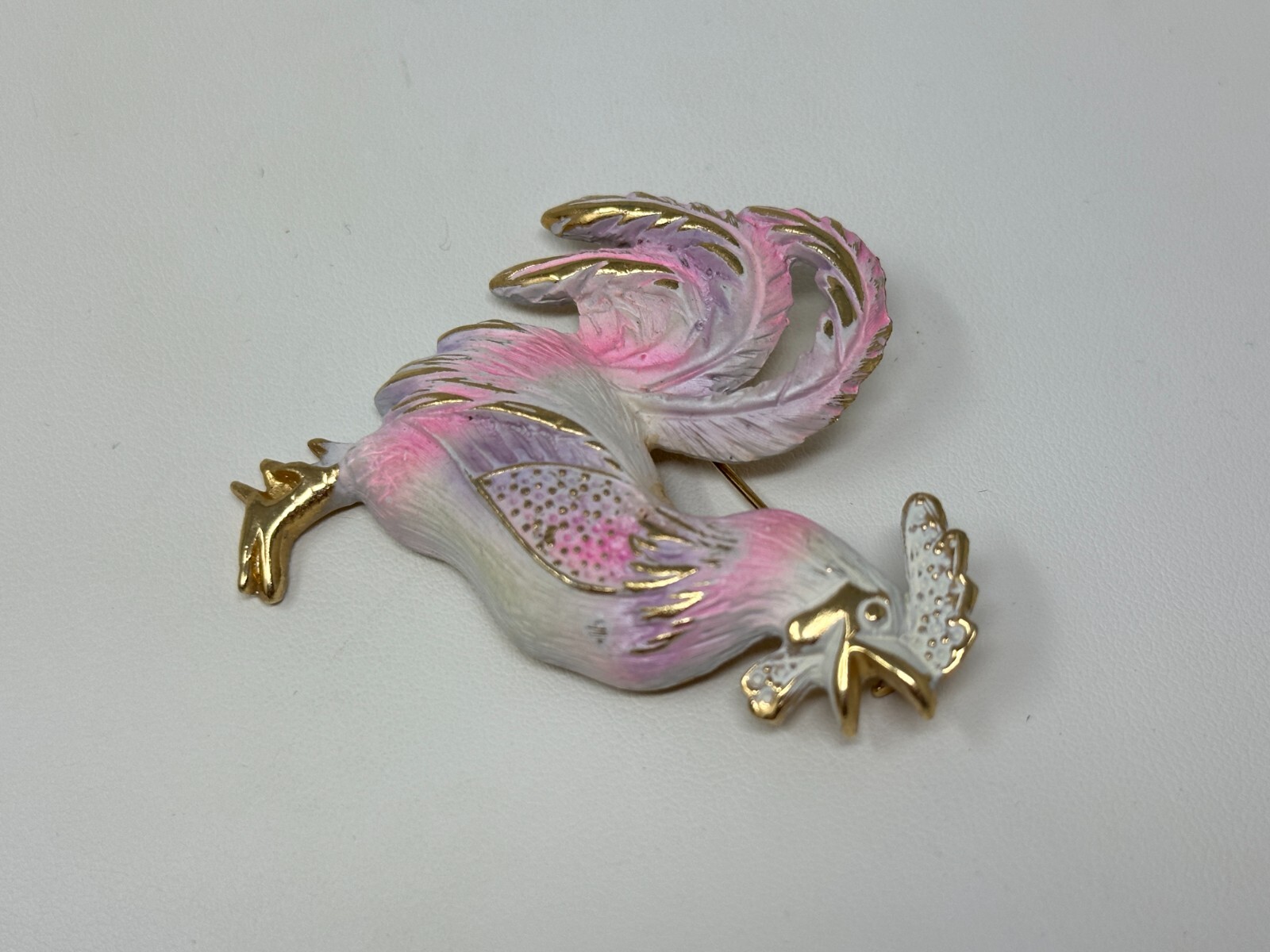Vintage PASTELLI Goldtone Pink White Purple 2-3/8″ Rooster Chicken Brooch Pin