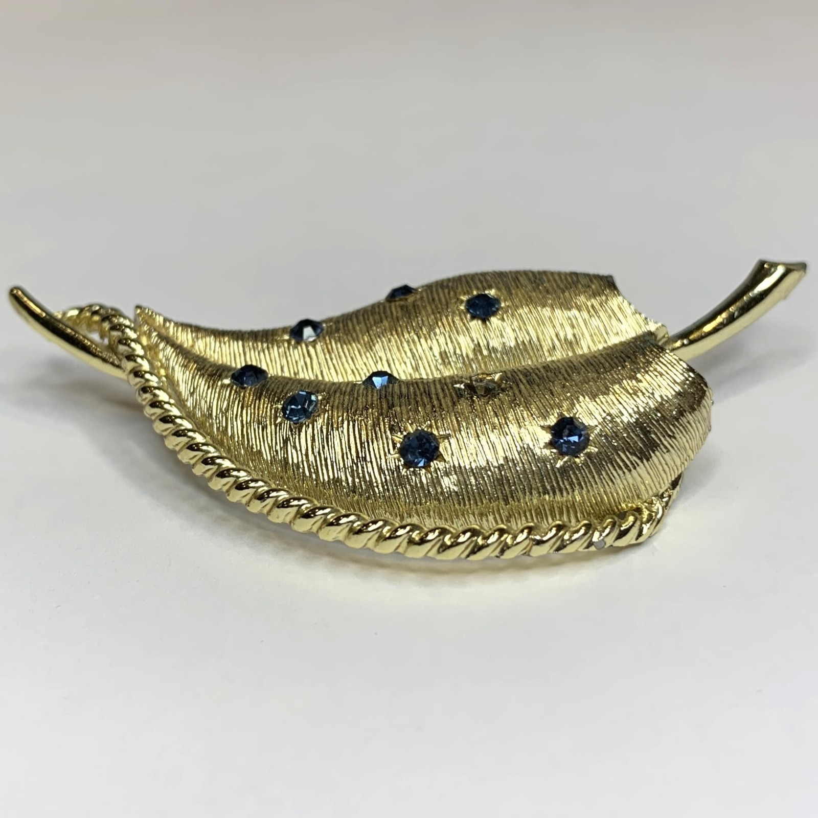 Lot of 3 Vintage Gold Tone Leaf Brooches 2.5” – 2.75”