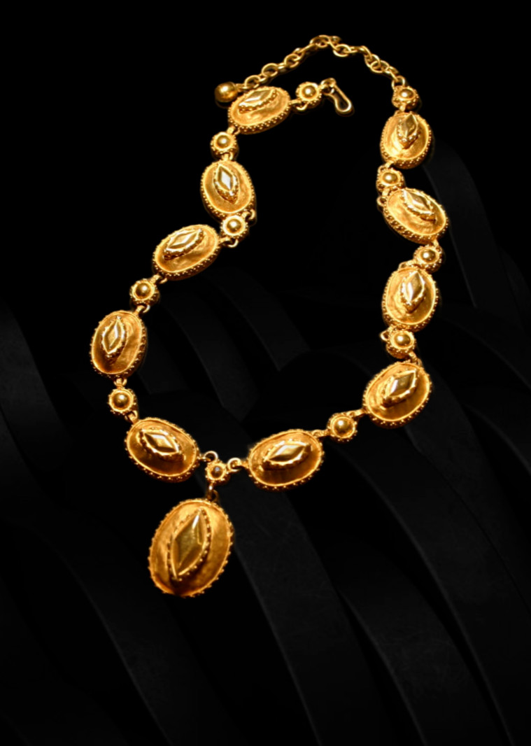 Vintage Hattie Carnegie Signed Gold Tone Collar Necklace