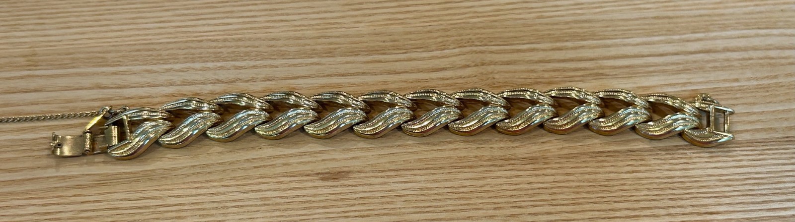 VINTAGE MONET GOLD TONE CHAIN LINK BRACELET SAFETY CHAIN FOLDOVER CLASP 7 1/4 IN