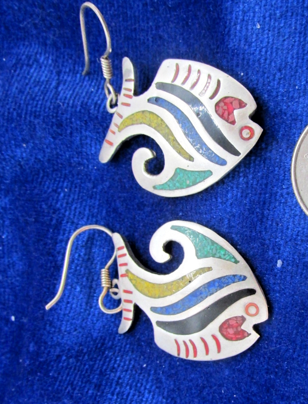 VINTAGE MEXICAN HAND PAINTED OR CHIP INLAY DANGLE EARRINGS