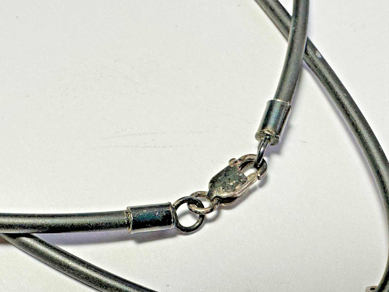 VINTAGE STERLING SILVER BLACK LEATHER 18IN LONG NECKLACE 925 & PENDANT