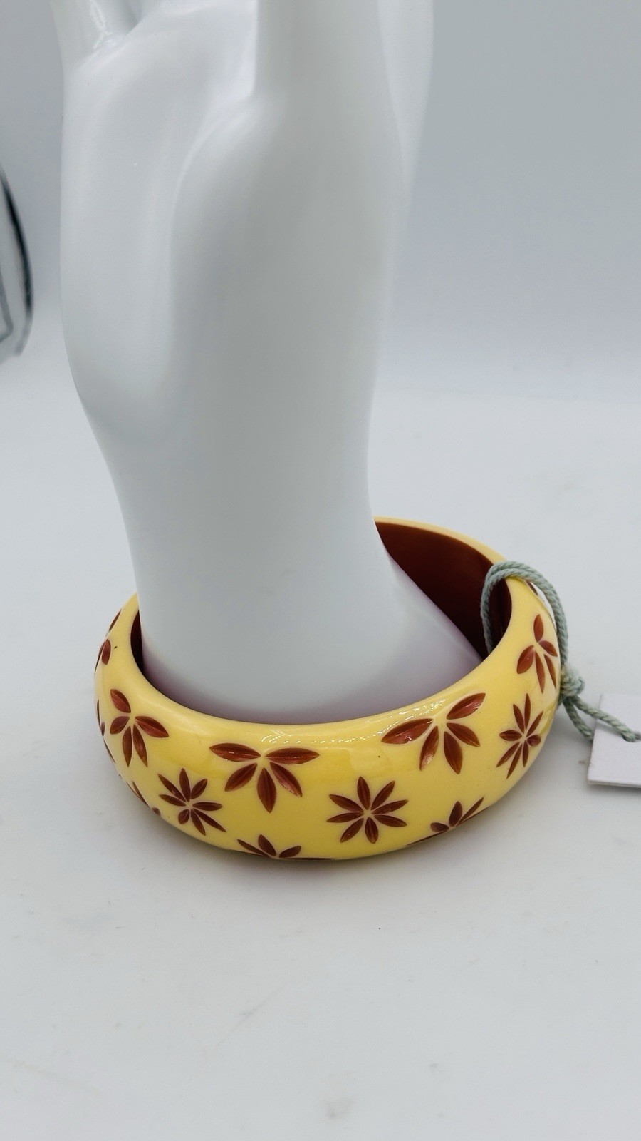 Splendette Wide Butter Yellow Carved Duchess Bangle Bracelet Fakelite