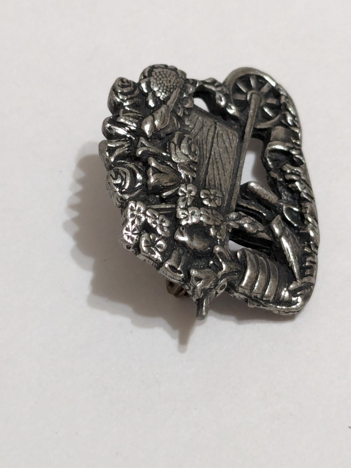 Birds & Blooms Limited Edition 2001 Pewter Wheelbarrow & Flowers Brooch/Pin. 1″.