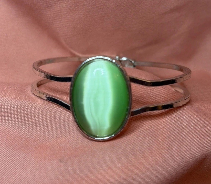 Cats Eye Green Cuff Bracelet Silver Tone 2 Bands Oval Is Almost 1 Inch Tall VTG