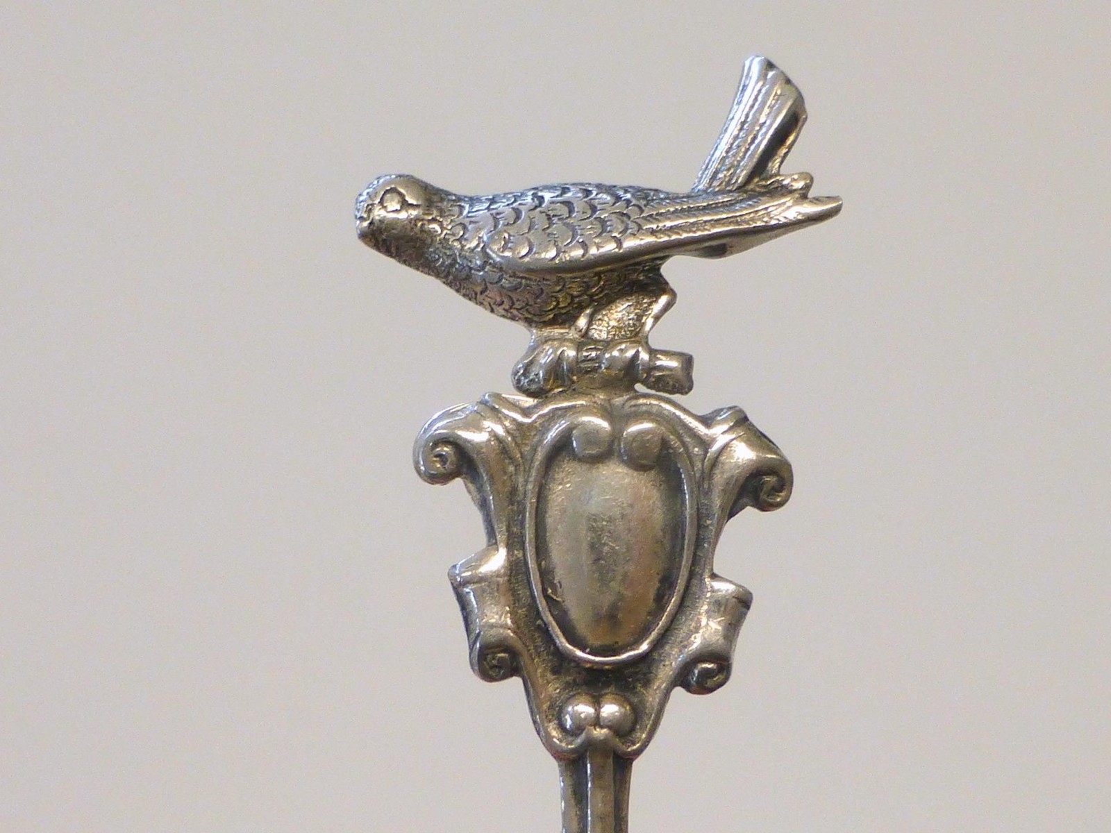 Vintage Art Deco Bird Top Crest Spoon Sterling Silver Pin Brooch 2 5/8″