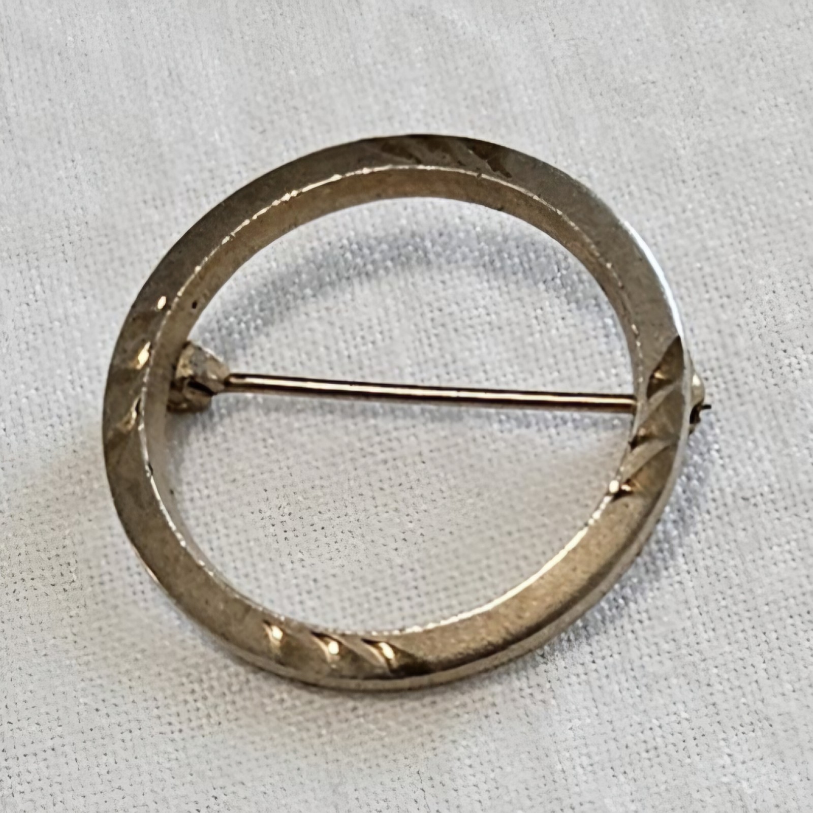 Mid Century Vintage Gold-Toned Metal Circle Brooch, 1 Inch, Not Marked, Retro