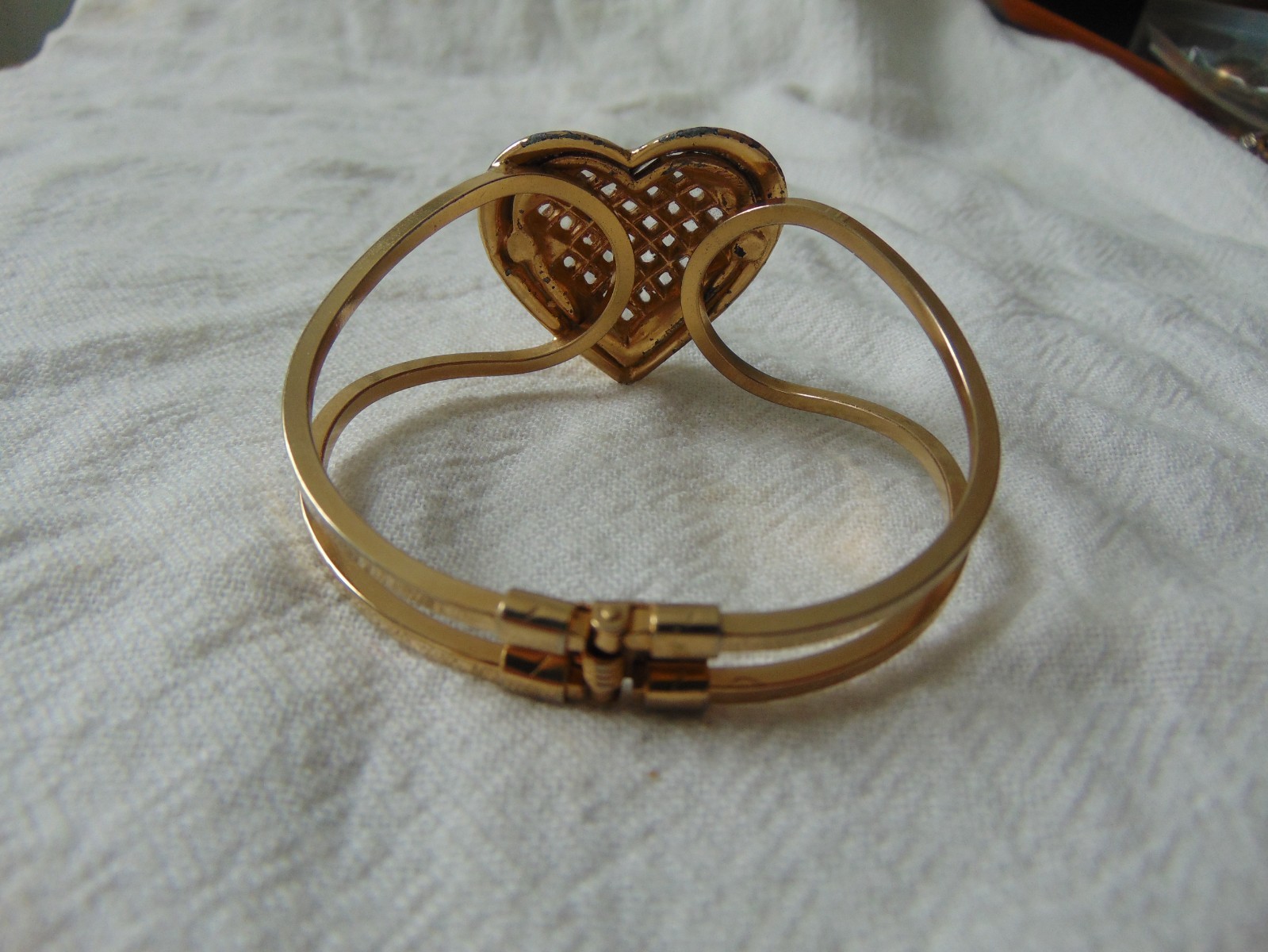 vintage gold tone clear crystal baguettes basketweave design heart clamper