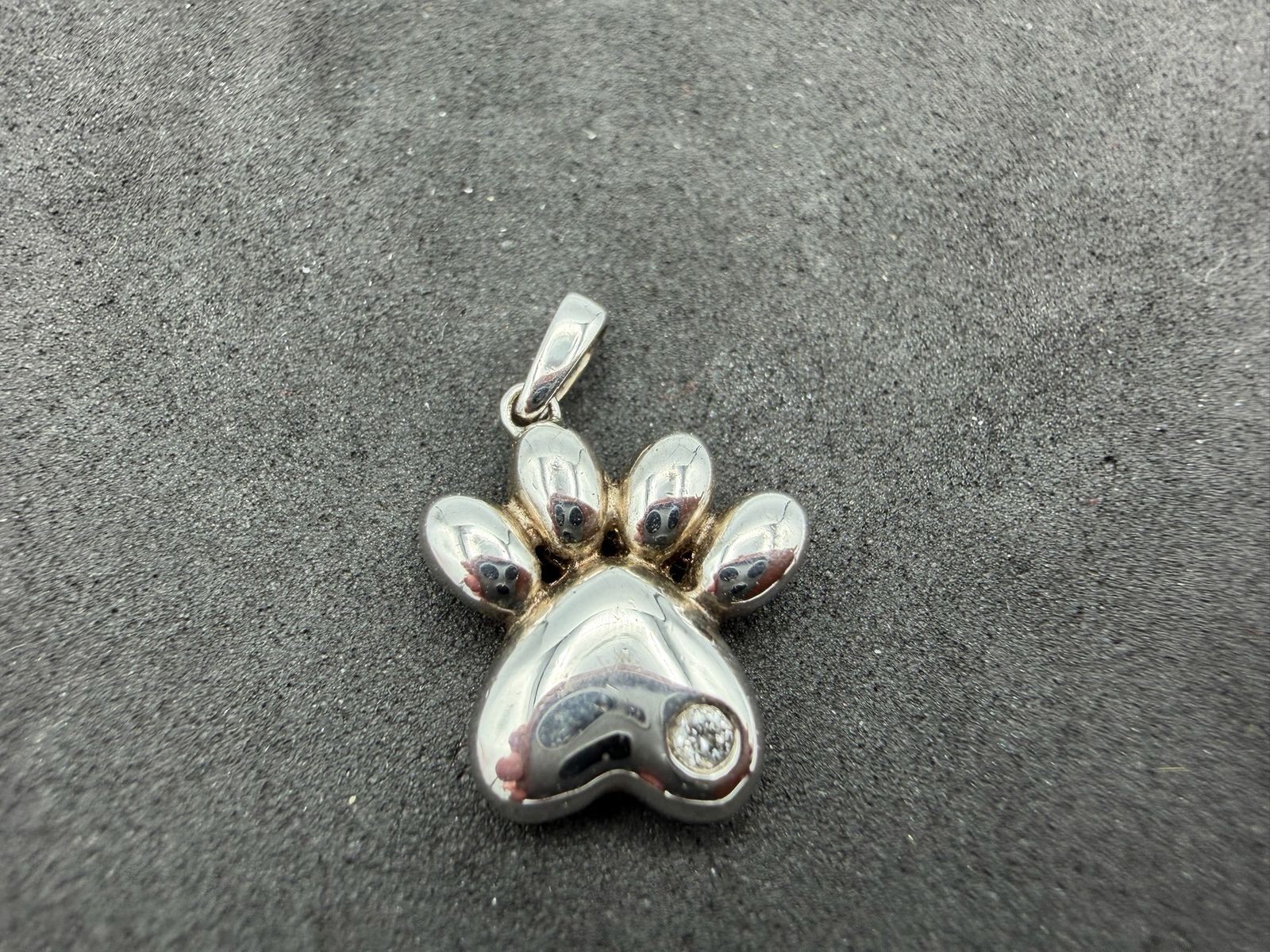 1.69g Vintage Sterling Silver 925 Paw Print Pendant Heart Shaped Detail Round M