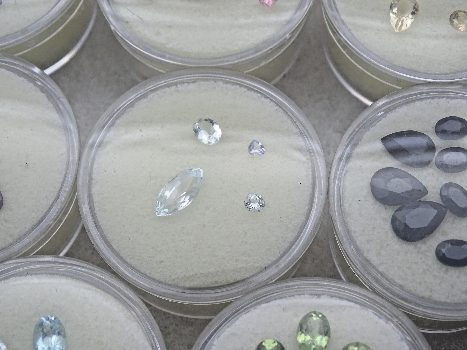 (10) ASSORTED COLORED STONES / FEDEX FREE SHIPPING