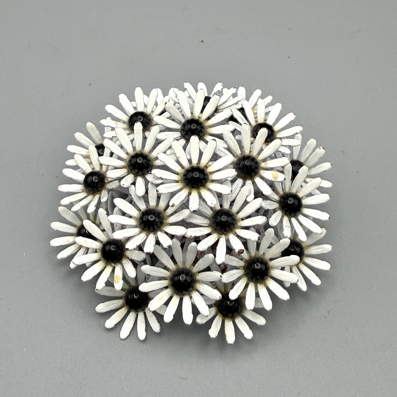 VTG Flower Brooch White Black Enamel Daisy Bouquet Jewelry Dimensional 60s