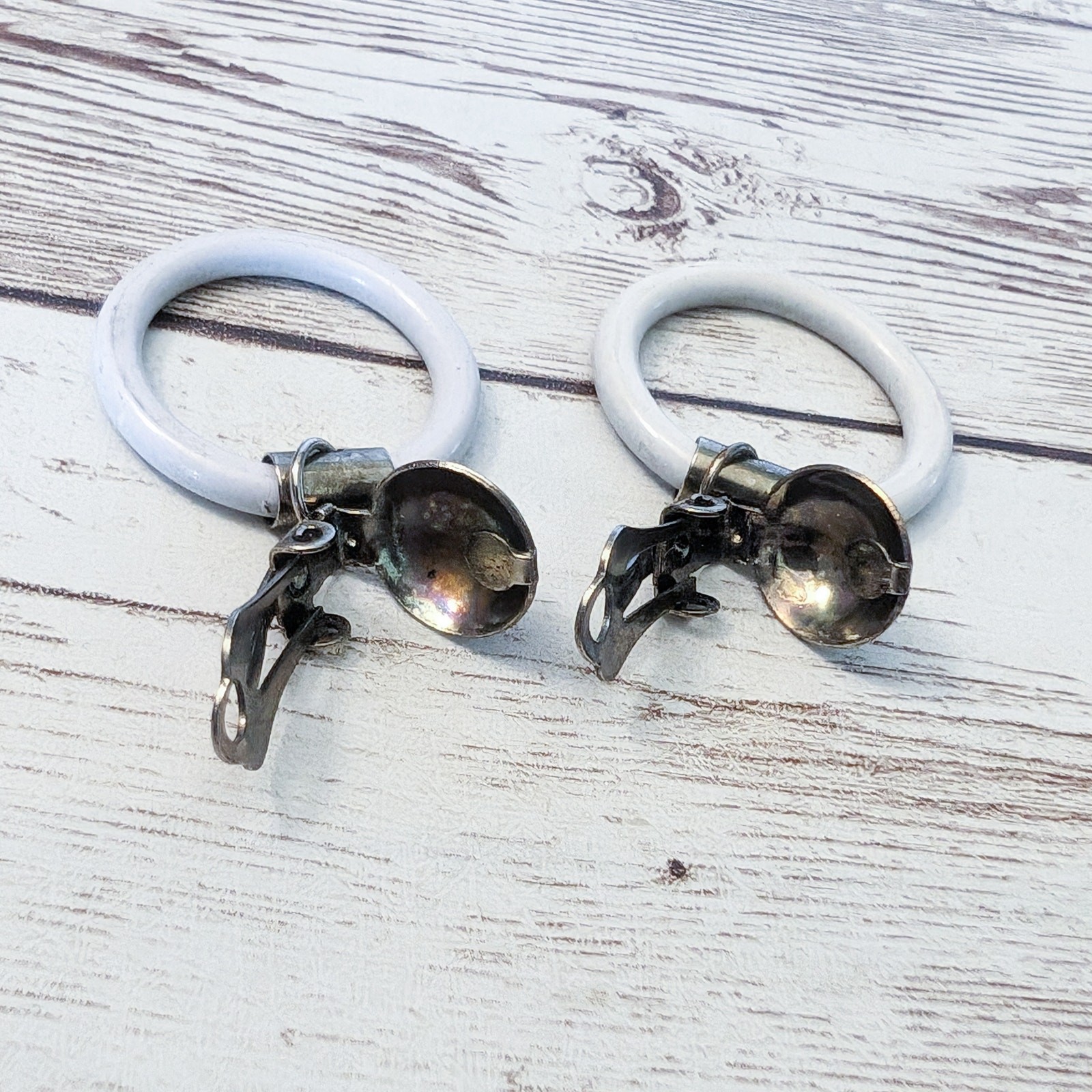 Vintage Clip On Earrings – Off White and Mirrored Silver Tone Dangle