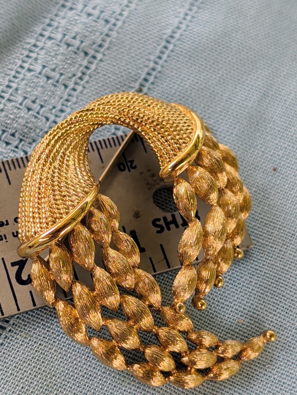 Monet Brooch Gold Tone Modernist Swirl Ribbon Pin Vintage Mid Century