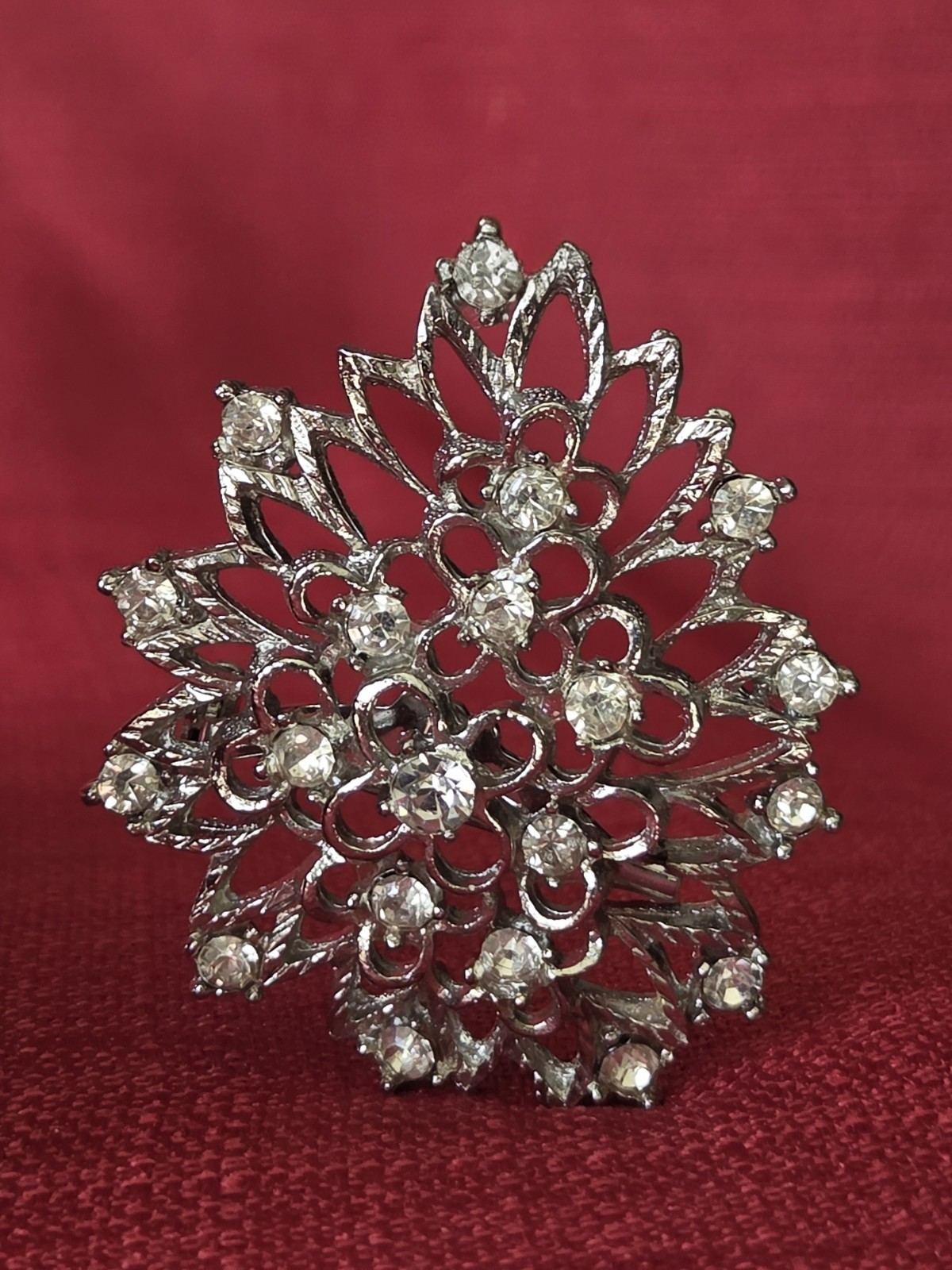 Vintage Silver Toned Classic Floral Cluster Rhinestone Estate Pin Brooch
