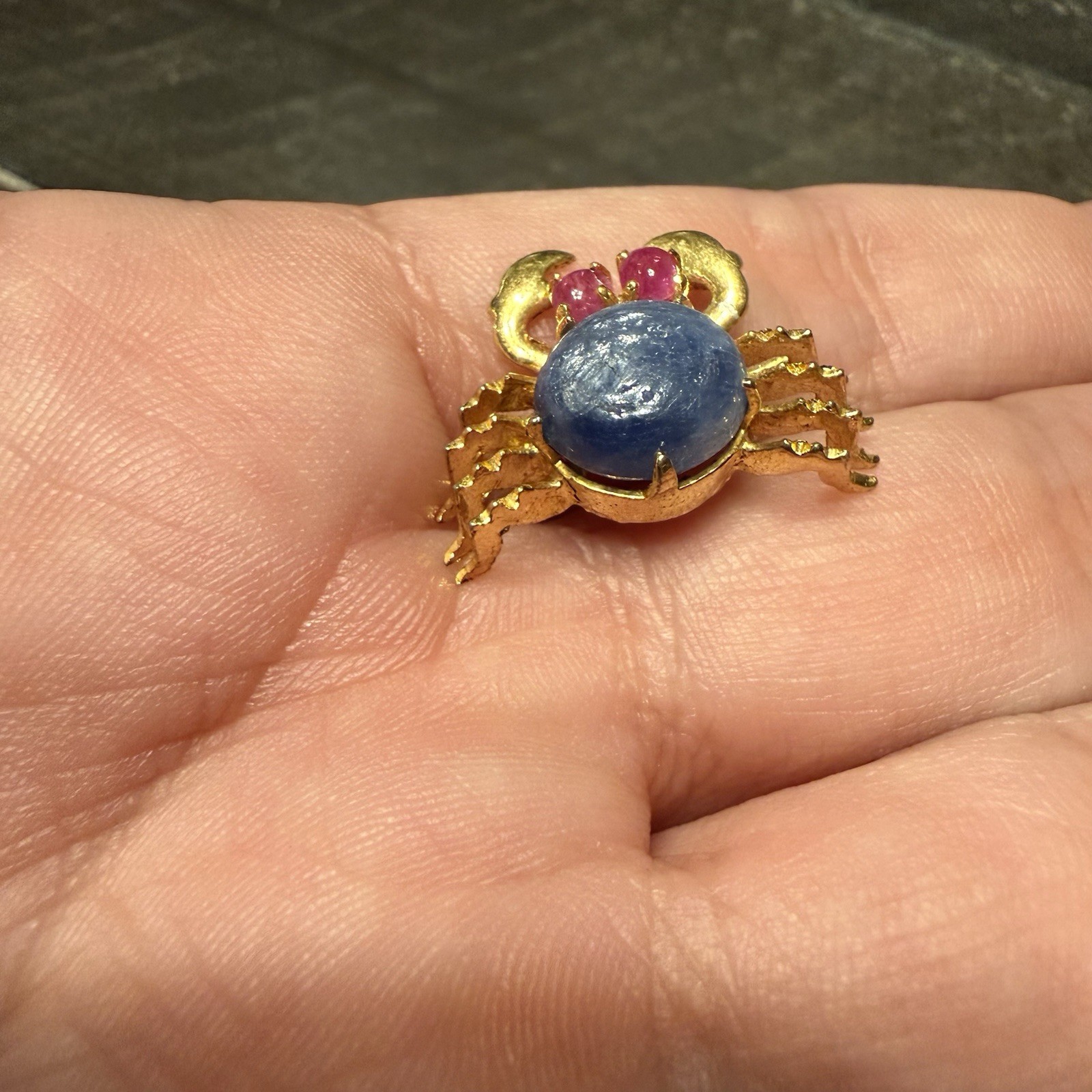 Vintage Jelly Belly Gold Plated Star Sapphire Ruby Eyes Crab C Clasp Pin Brooch
