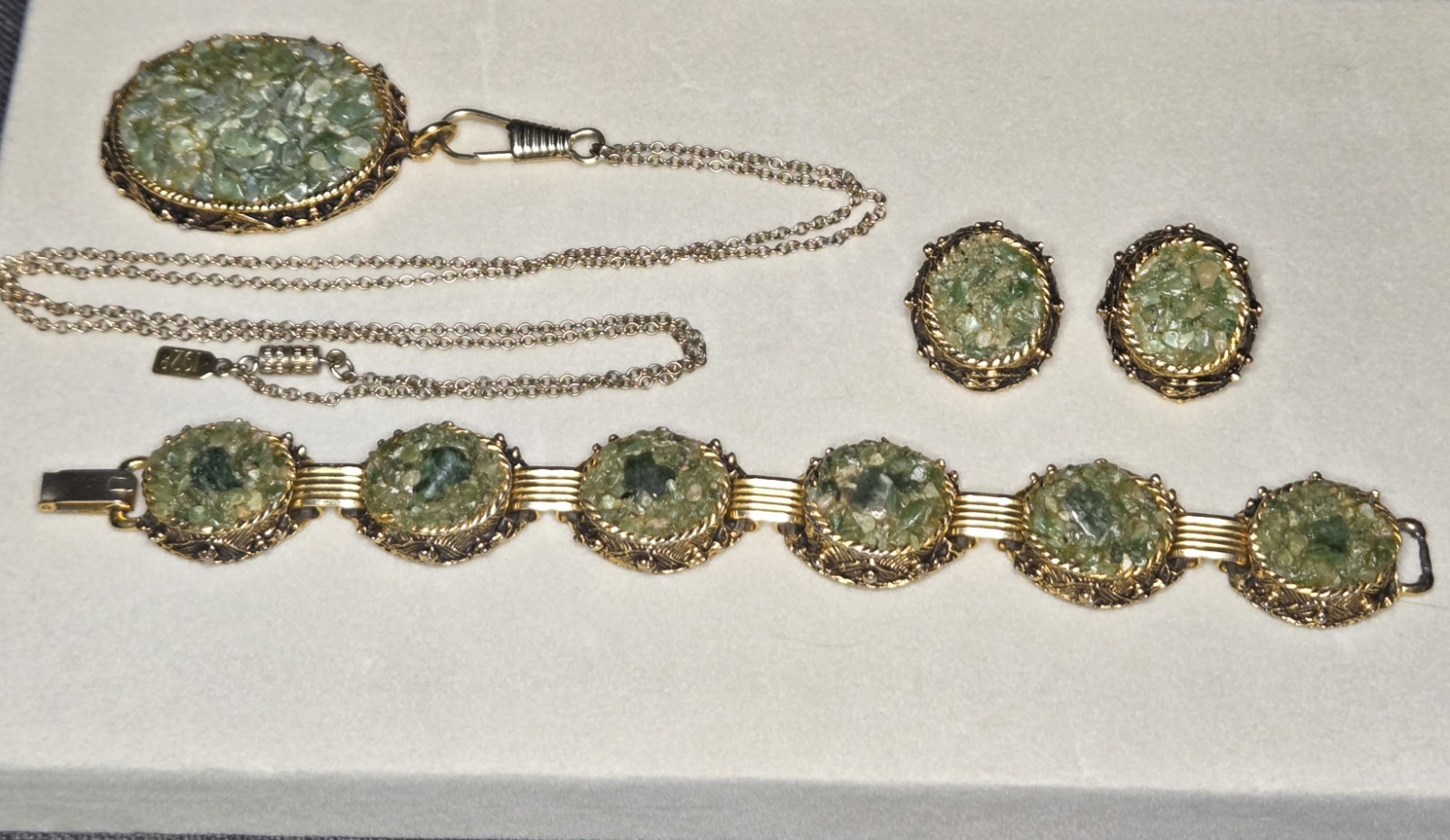 Antique Circa 1920s Jewelry Set Bracelet Earrings Necklace Ring Jade Chips