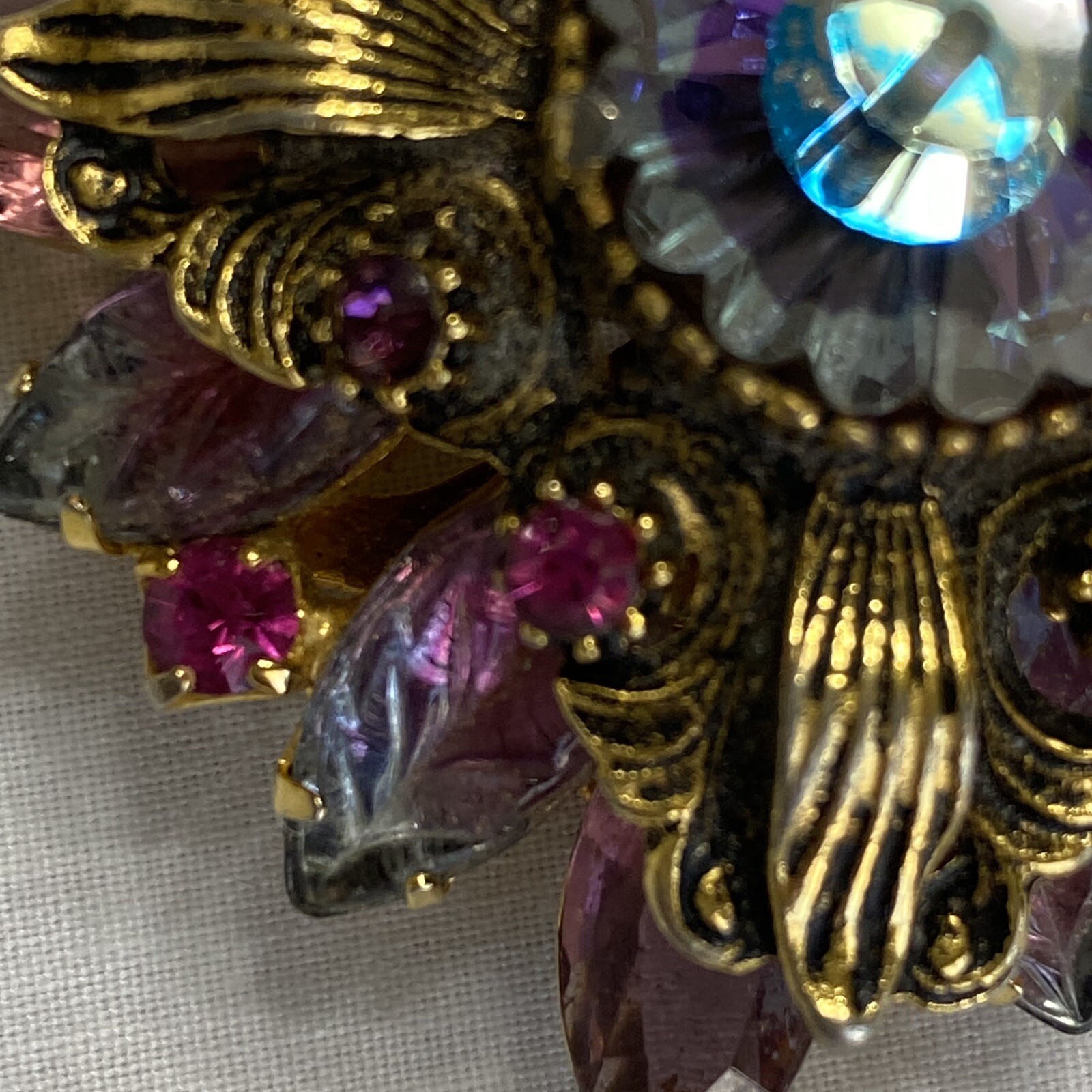 Vtg Brooch Pink Purple Domed Heliotrope Molded Glass Leaves Pin Estate Fashion