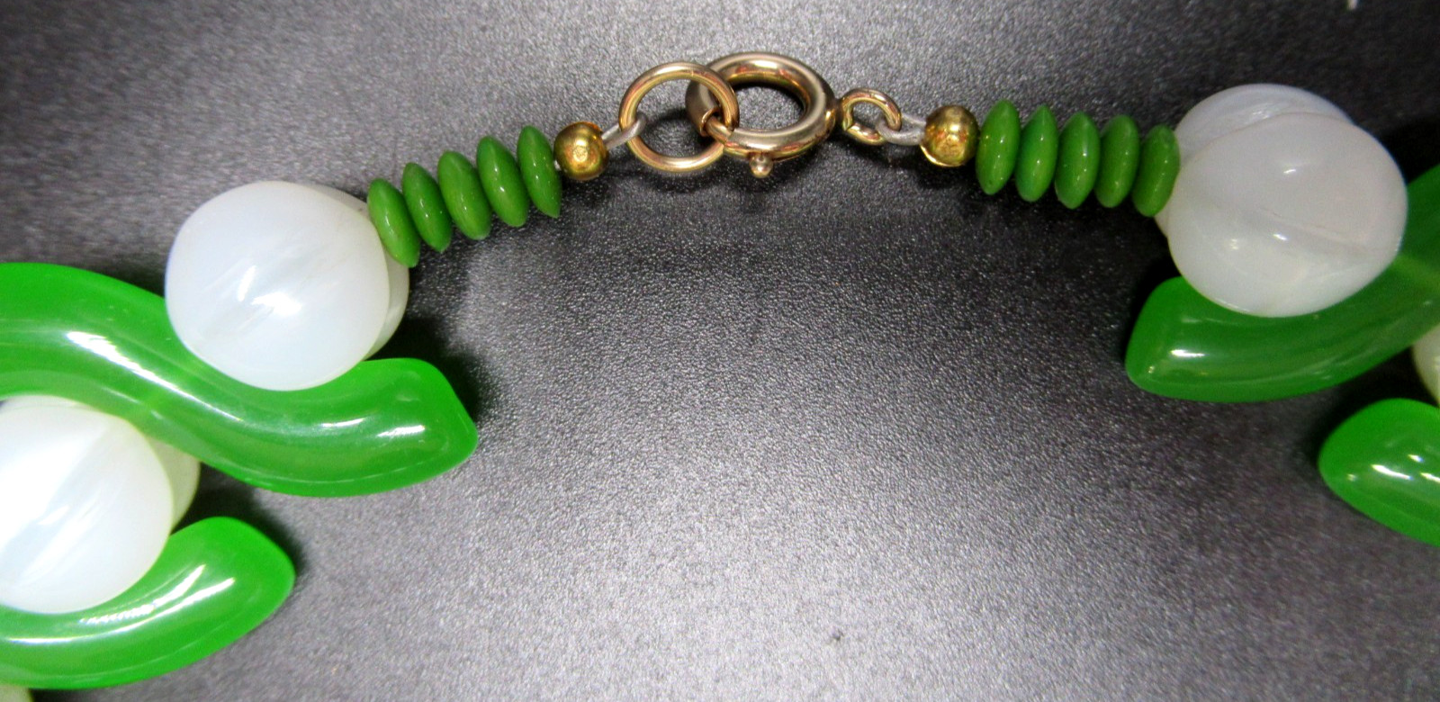 Amazing Green S Glass & White Mushroom Glass Bead Vintage Necklace